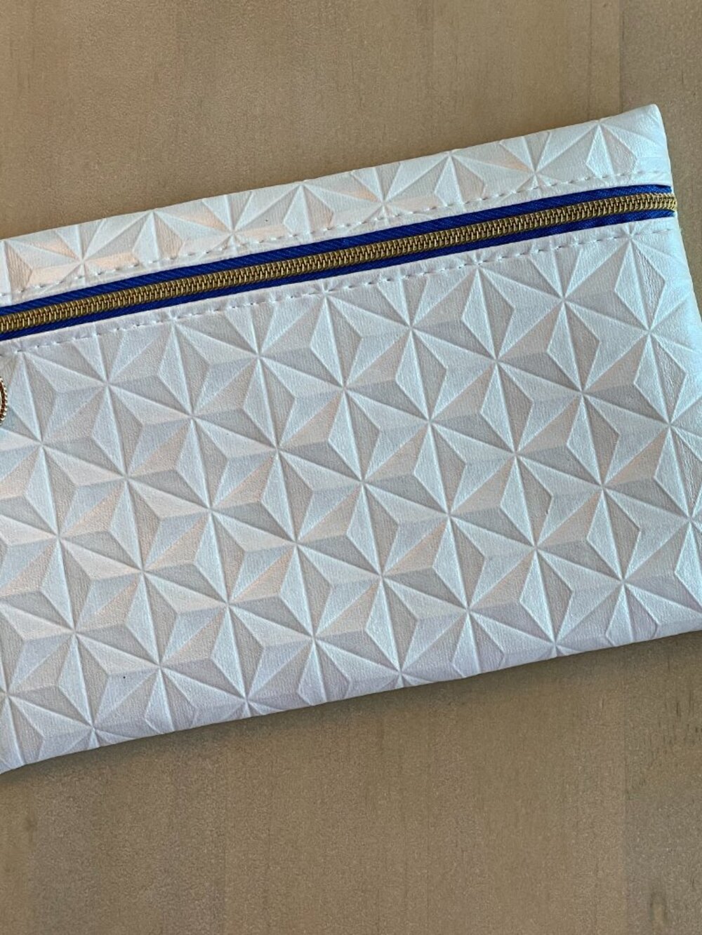 Entire Closet $5! Ipsy "Epcot Ball" White Pearl Geometric Textured Shimmer - Picture 2 of 9